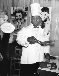 Mike Tyson 1989 NYC.jpg
